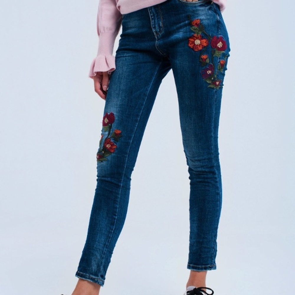 Q2 Embroidered Skinny Jeans